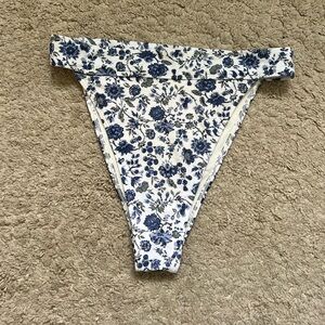 ABERCROMBIE Size M high waisted bikini bottom